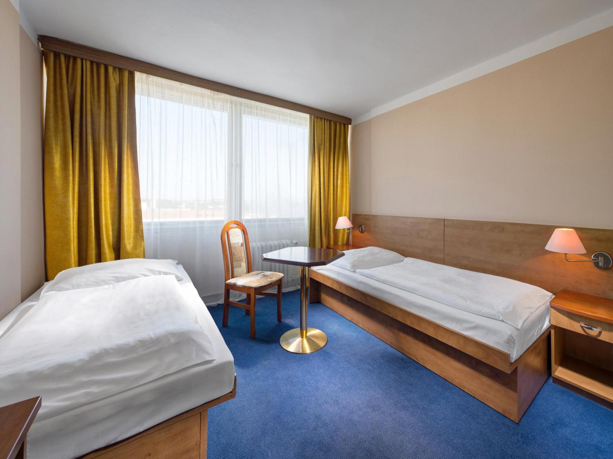 Hotel Cernigov Hradec Králové Exterior foto